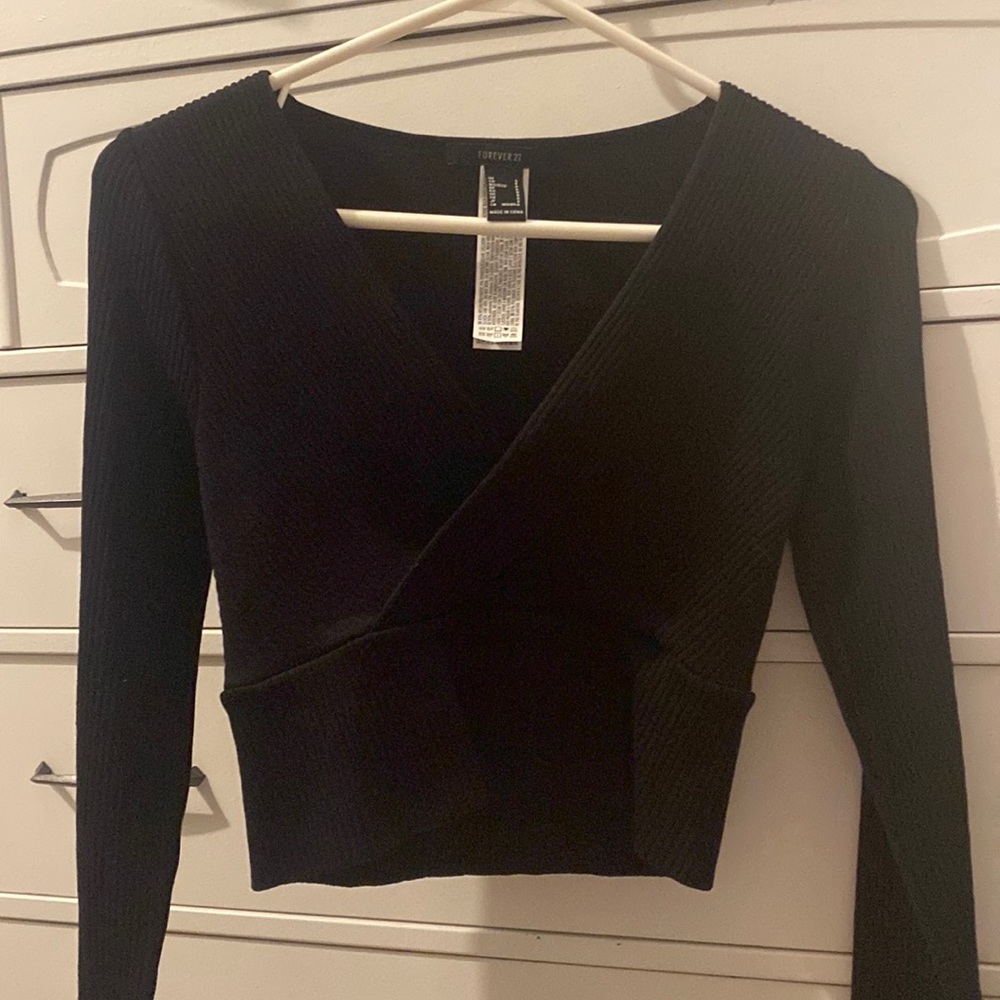 black v-neck long sleeve